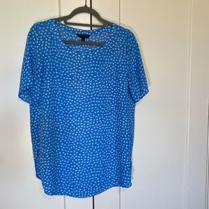 Banana Republic Pullover blouse, blue with white dot design - Size medium